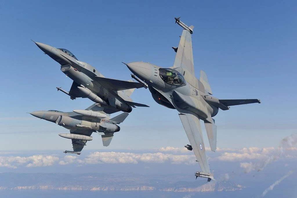 Μαχητικά θα πετάξουν πάνω από το «Στρατόπεδο Παπάγου»